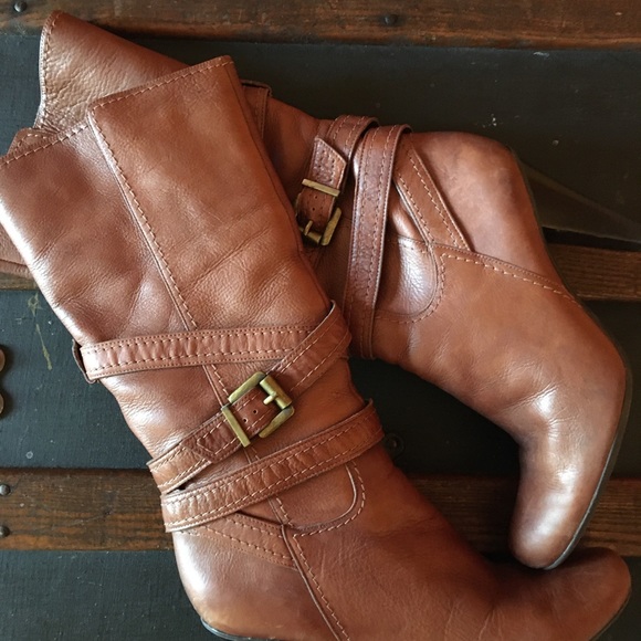 Gorgeous BCBG boots - Picture 2 of 3